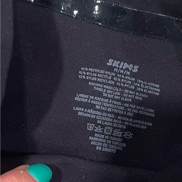 NWOT Skims Seamless Sculpt Mid Waist Thong Brief Shapewear Stretch Onyx Size M - Picture 3 of 4